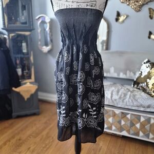 Lapis Black and White Floral Midi Dress